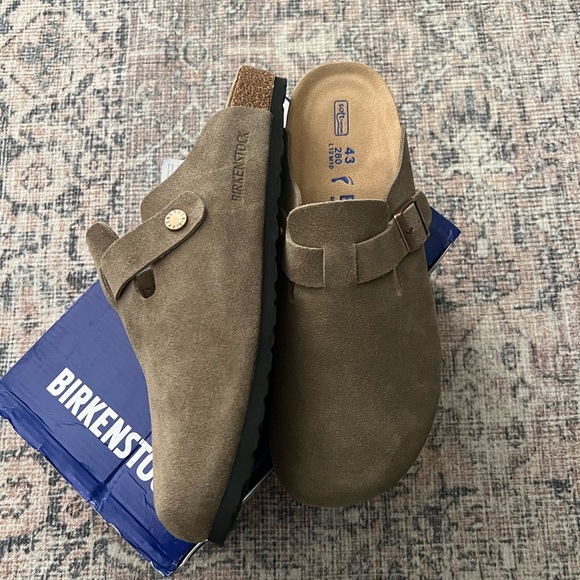 *NWT* Birkenstock Taupe Suede Clogs - Picture 3 of 5